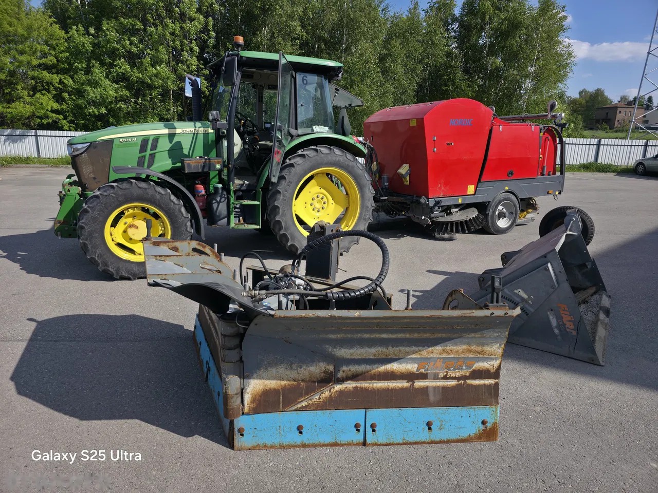 2017 John Deere 5075M, 2.331 mth, Import Auf Lager in der EU — Foto 1
