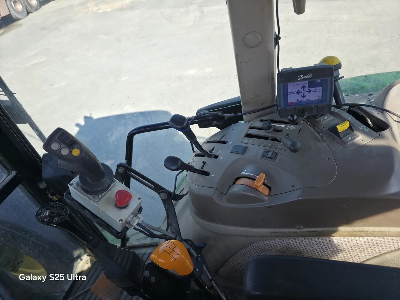 2017 John Deere 5075M, 2.331 mth, Import Auf Lager in der EU — Foto 8 z 22