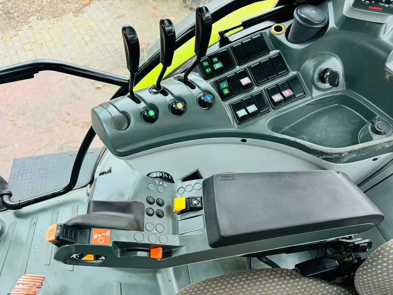 2016 Claas Arion 620, Import Auf Lager in der EU — Foto 13 z 15