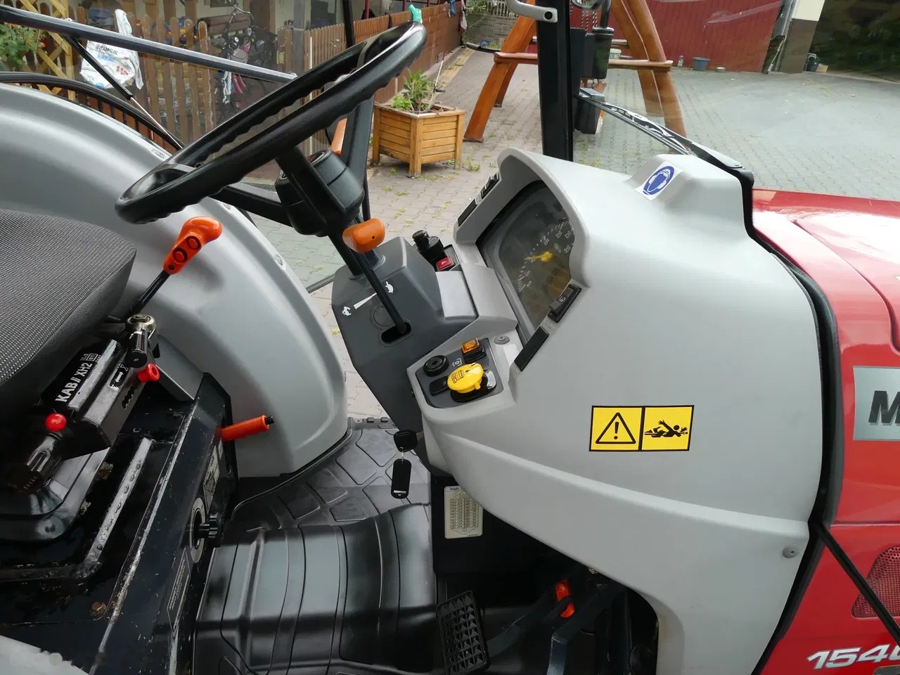 2005 Massey Ferguson, 1.949 mth, Import Auf Lager in der EU — Foto 13 z 24