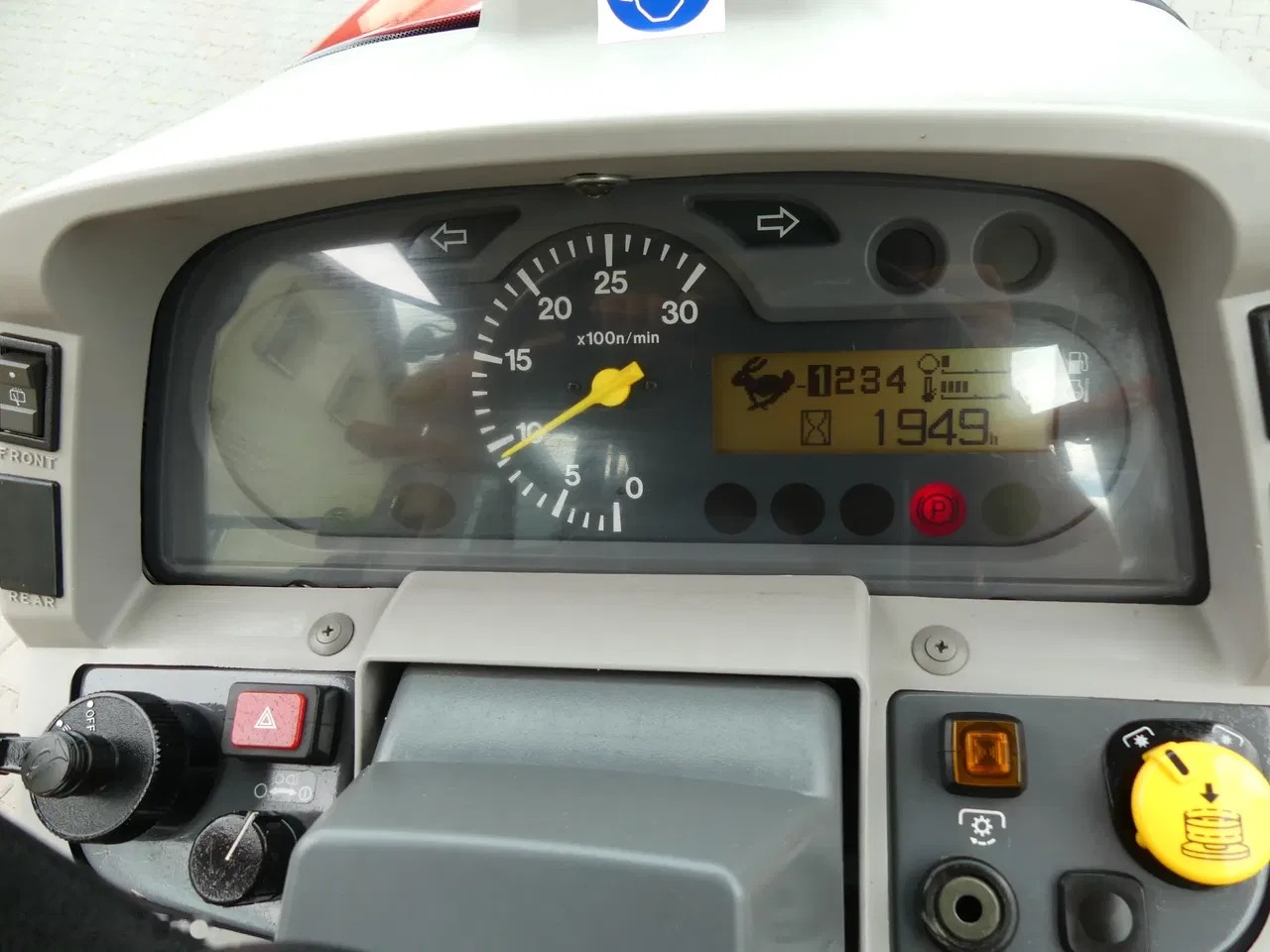 2005 Massey Ferguson, 1.949 mth, Import Auf Lager in der EU — Foto 9 z 24