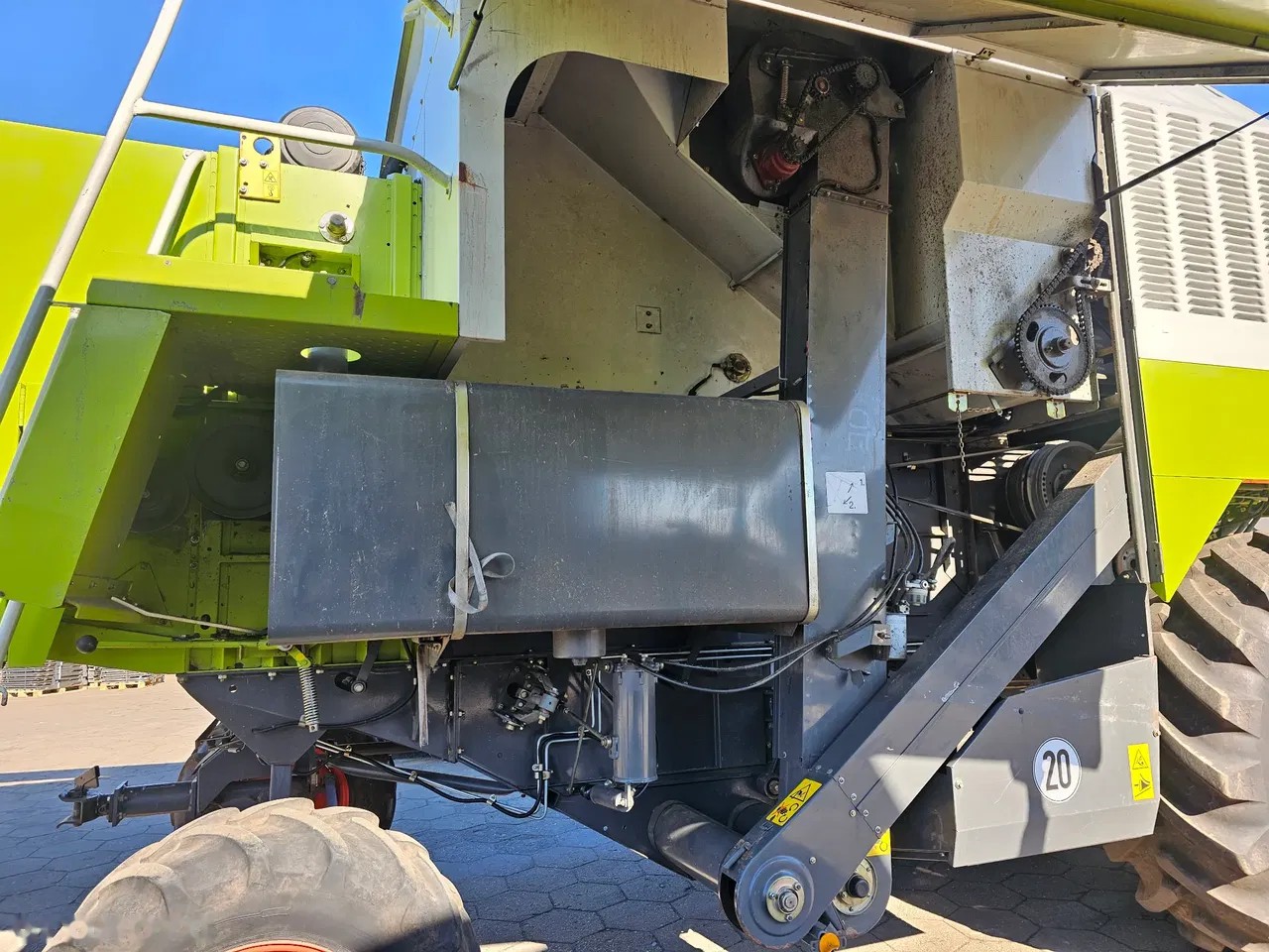 2002 Claas Medion 310, 2.734 mth, Import Auf Lager in der EU — Foto 13 z 16