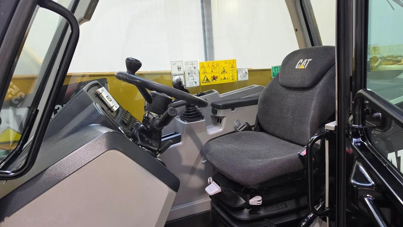 2018 Caterpillar TH, 4.500 mth, Import Auf Lager in der EU — Foto 4 z 12