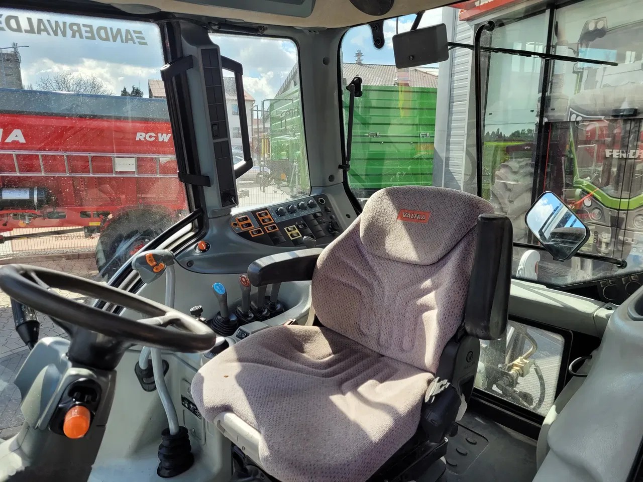 2014 Valtra N103.4, 3.500 mth, Import Auf Lager in der EU — Foto 13 z 18