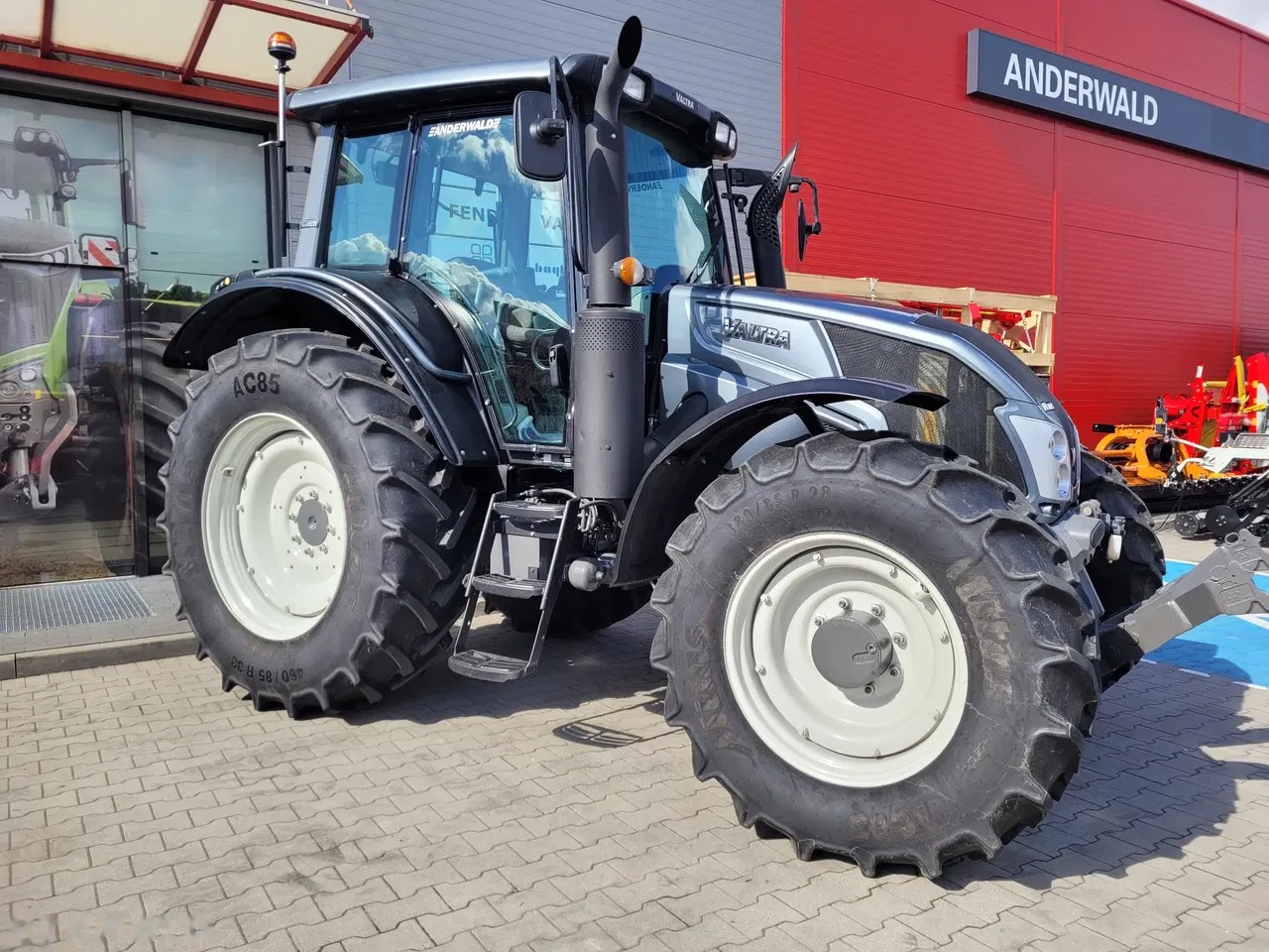 2014 Valtra N103.4, 3.500 mth, Import Auf Lager in der EU — Foto 3 z 18