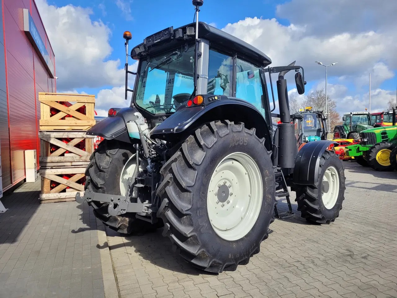 2014 Valtra N103.4, 3.500 mth, Import Auf Lager in der EU — Foto 5 z 18