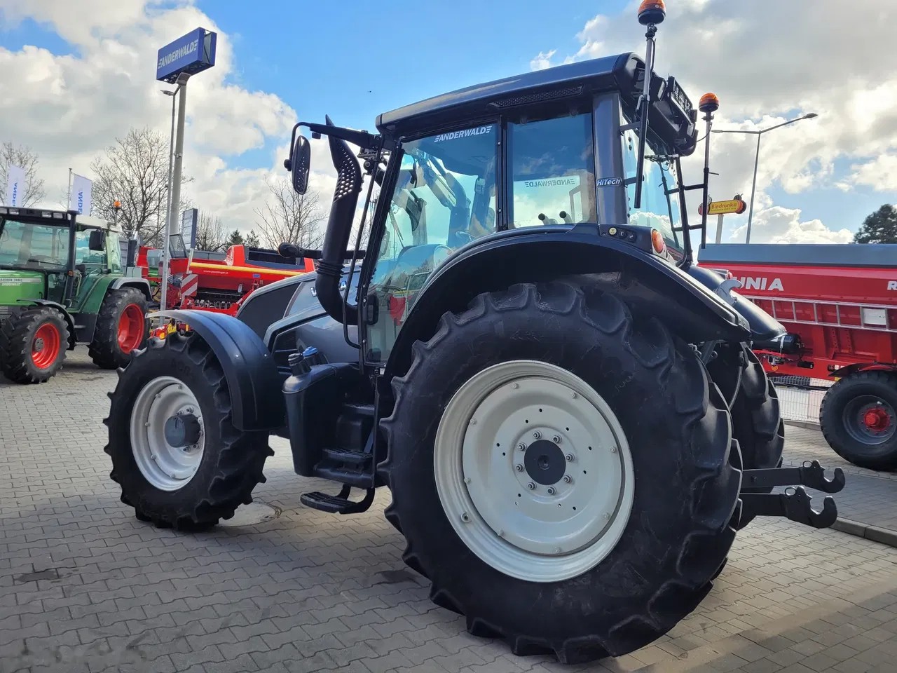 2014 Valtra N103.4, 3.500 mth, Import Auf Lager in der EU — Foto 8 z 18