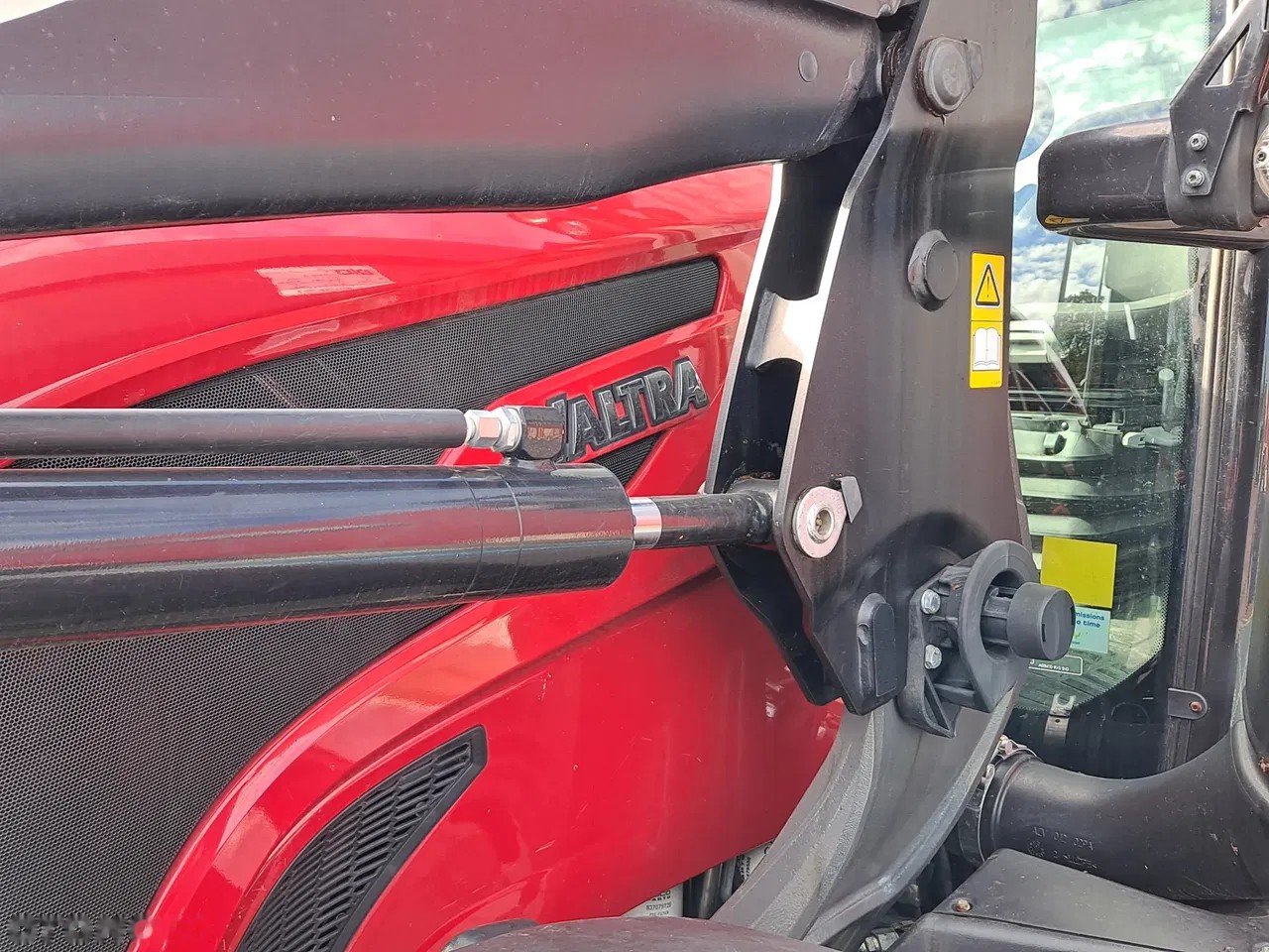 2018 Valtra N114, 3.560 mth, Import Auf Lager in der EU — Foto 10 z 24