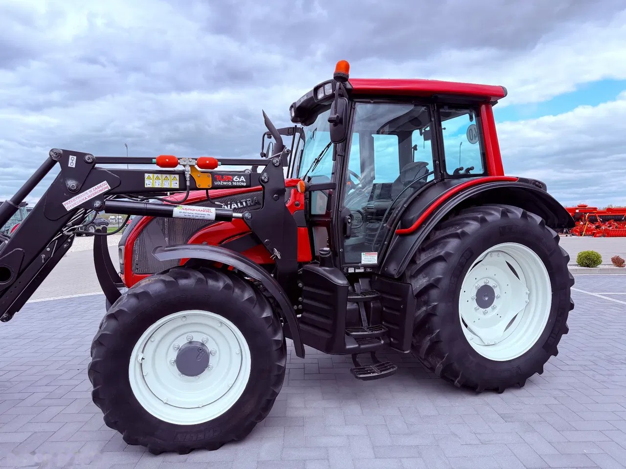 2013 Valtra, 4.100 mth, Import Auf Lager in der EU — Foto 8 z 12