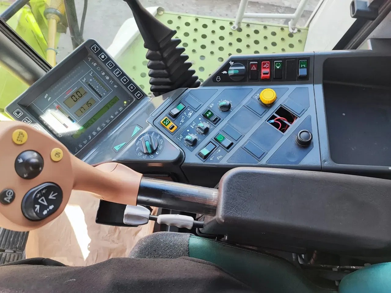 2002 Claas LEXION, 3.600 mth, Import Auf Lager in der EU — Foto 4 z 21