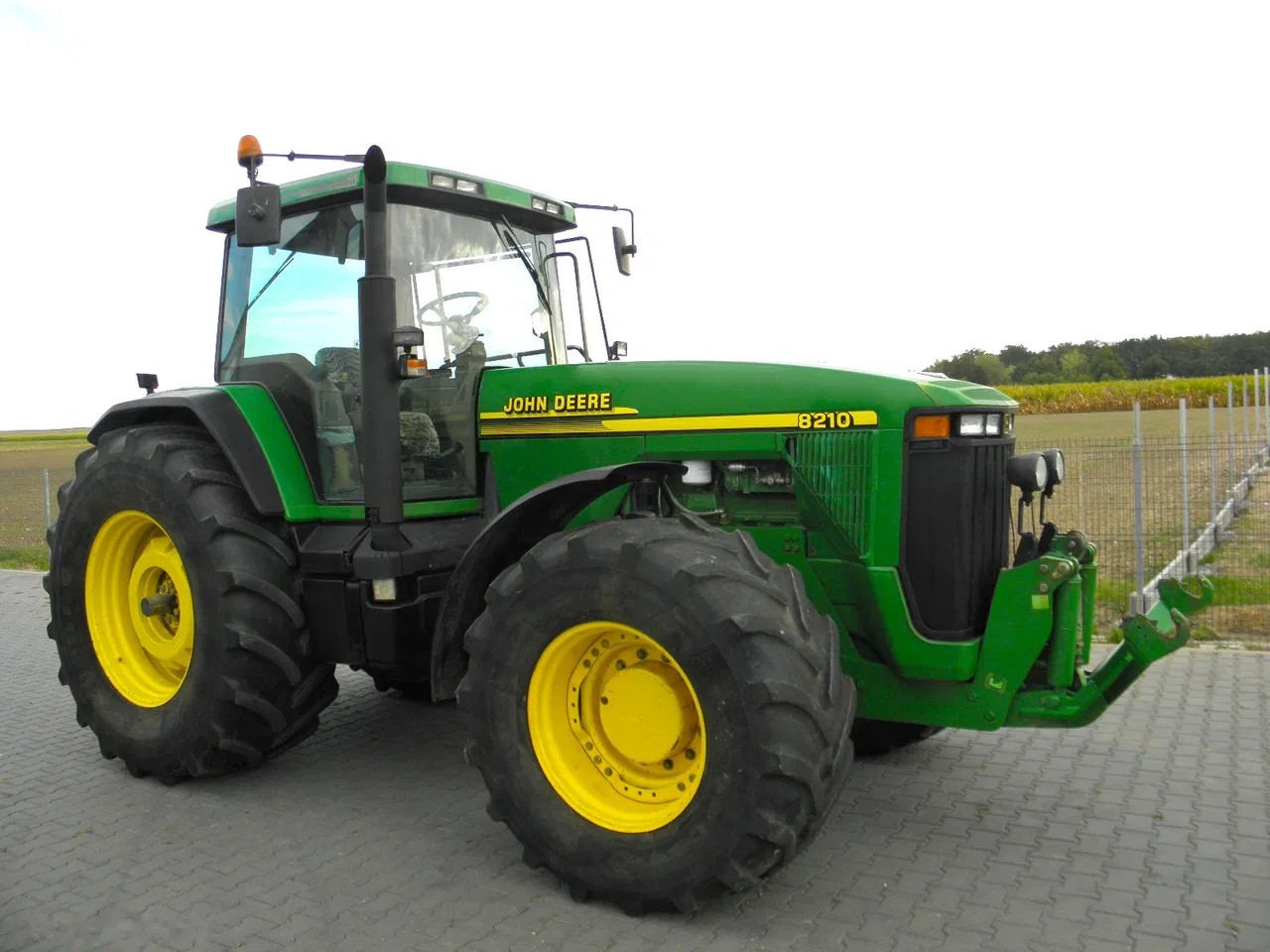 2001 John Deere 8210, 14.800 mth, Import Auf Lager in der EU — Foto 2 z 7