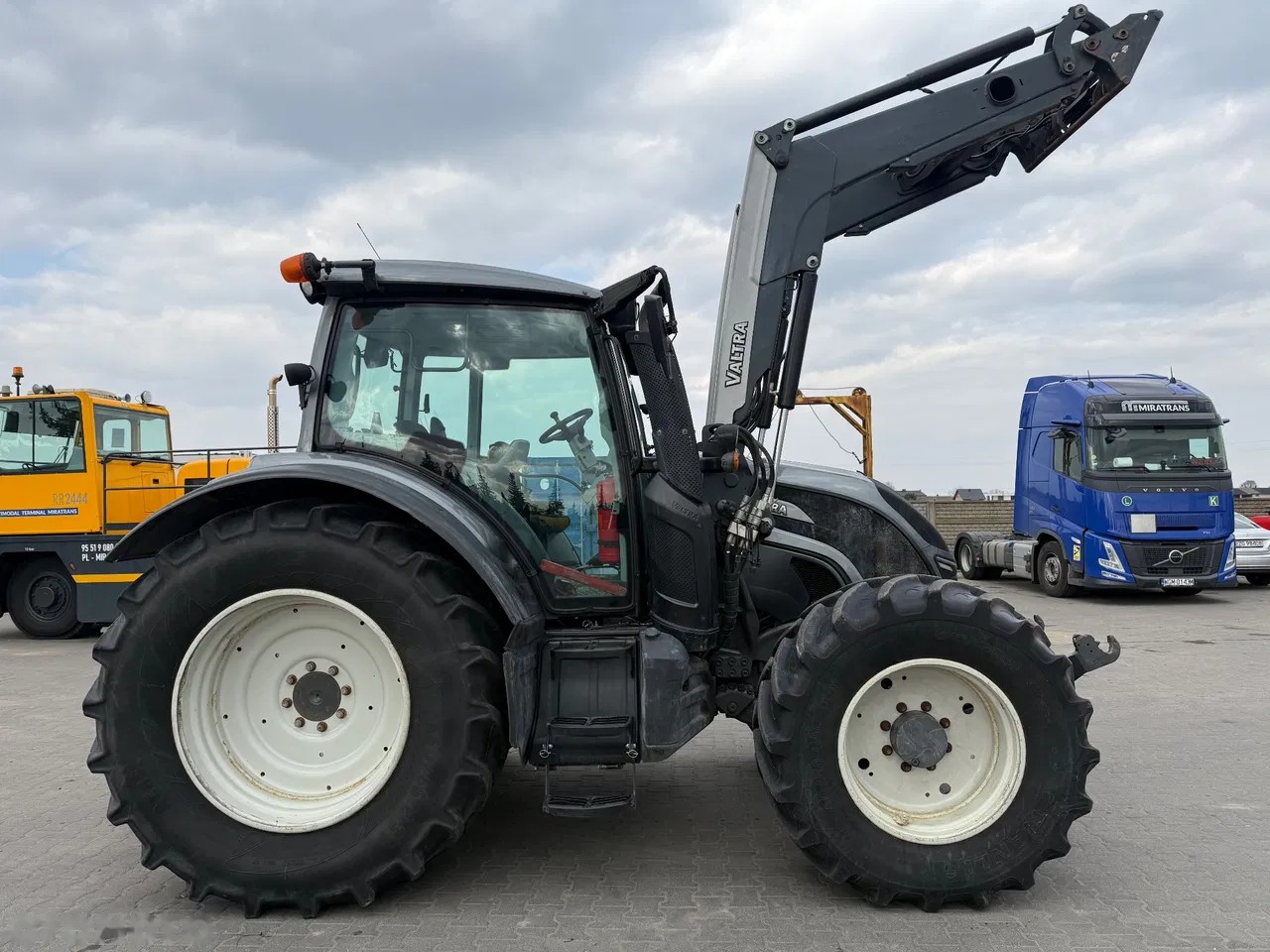 2017 Valtra N174, 7.000 mth, Import Auf Lager in der EU — Foto 6 z 21