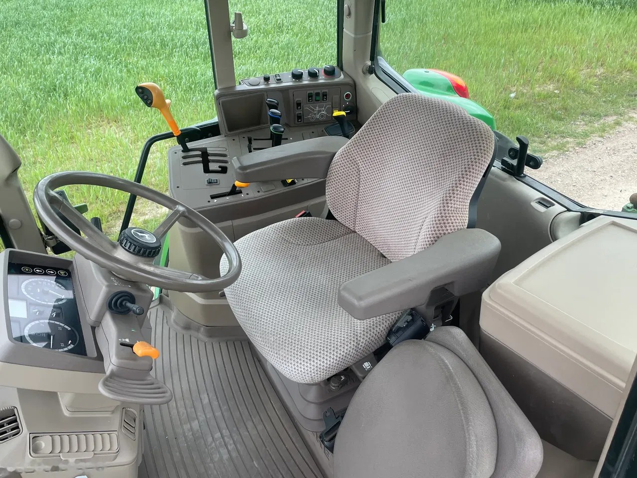 2015 John Deere 6150M, Import Auf Lager in der EU — Foto 10 z 16