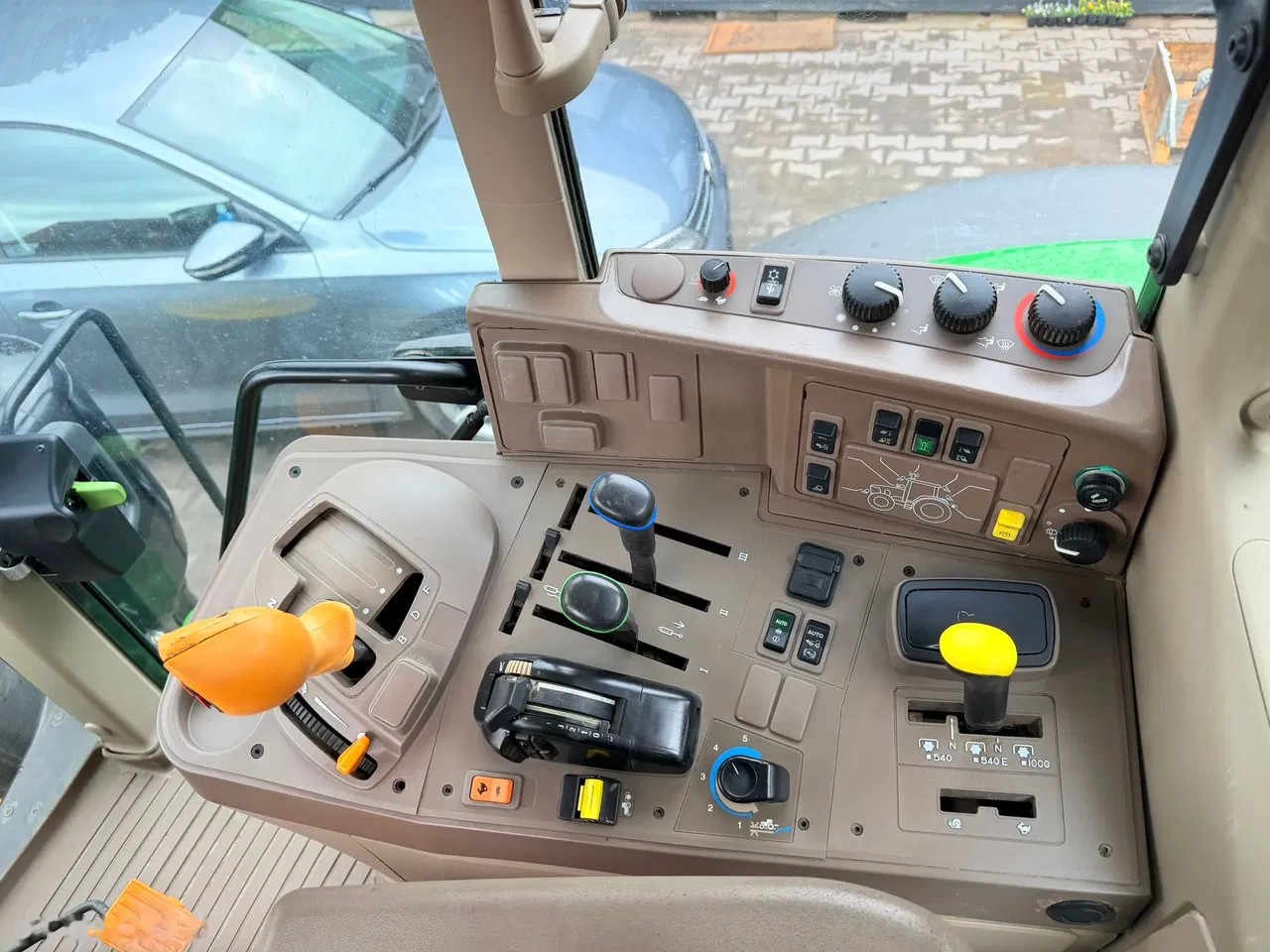 2017 John Deere 6130M, 5.134 mth, Import Auf Lager in der EU — Foto 11 z 15