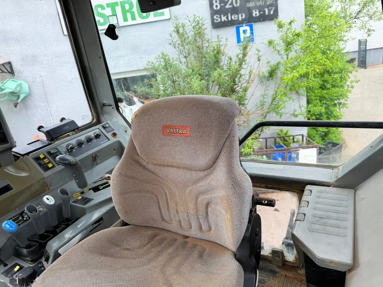 2004 Valtra T 120, Import Auf Lager in der EU — Foto 16 z 21
