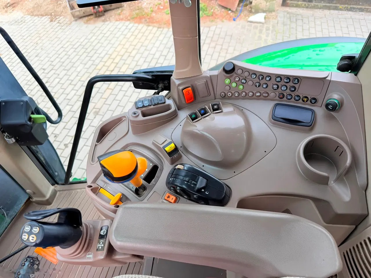2020 John Deere 6100M, 5.500 mth, Import Auf Lager in der EU — Foto 11 z 24