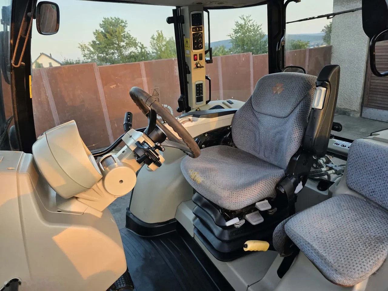 2018 Massey Ferguson 5713 SL dyna-6, 7.475 mth, Import Auf Lager in der EU — Foto 11 z 13
