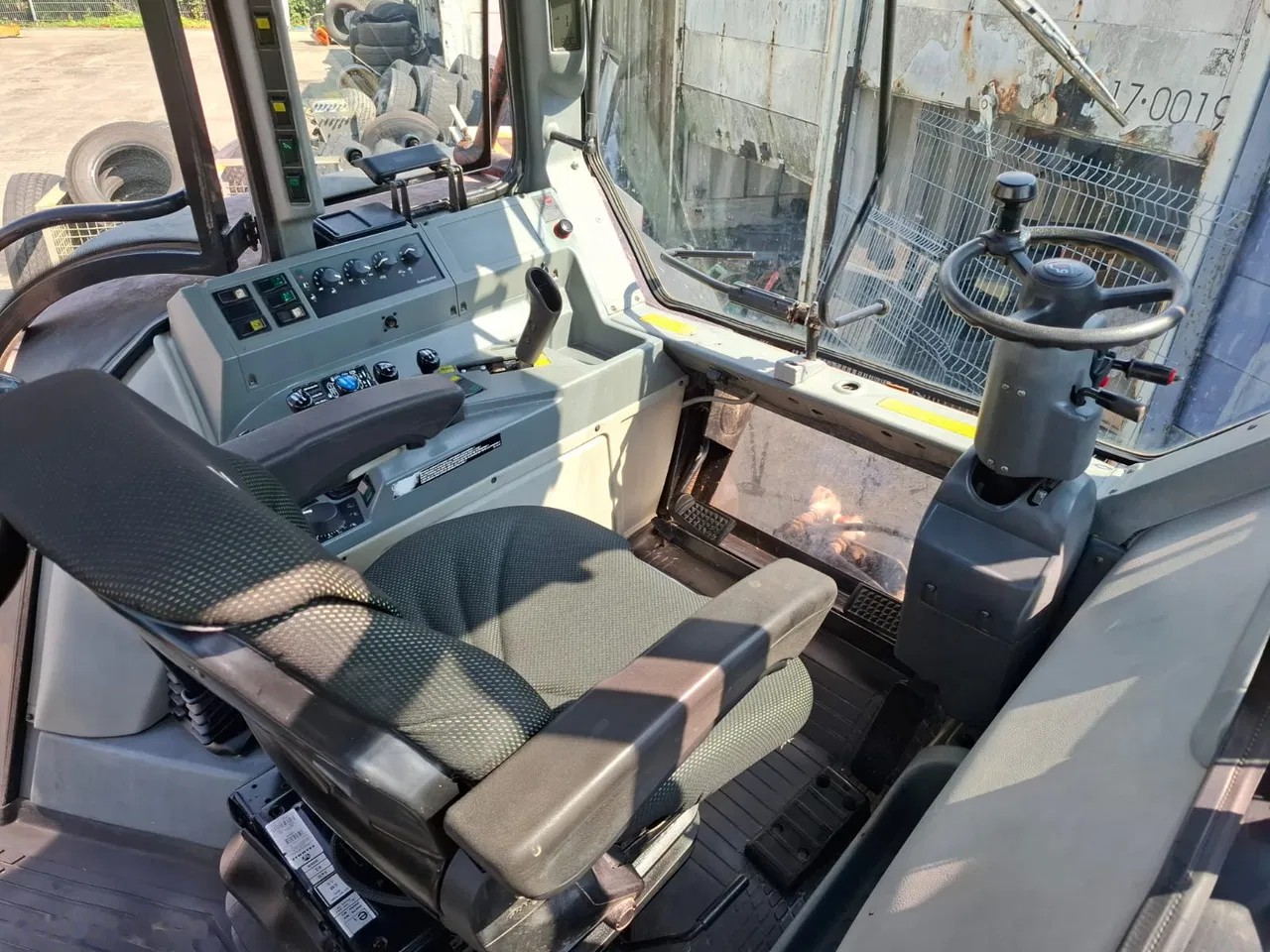 2001 Valtra 8550, 15.202 mth, Import Auf Lager in der EU — Foto 13 z 22