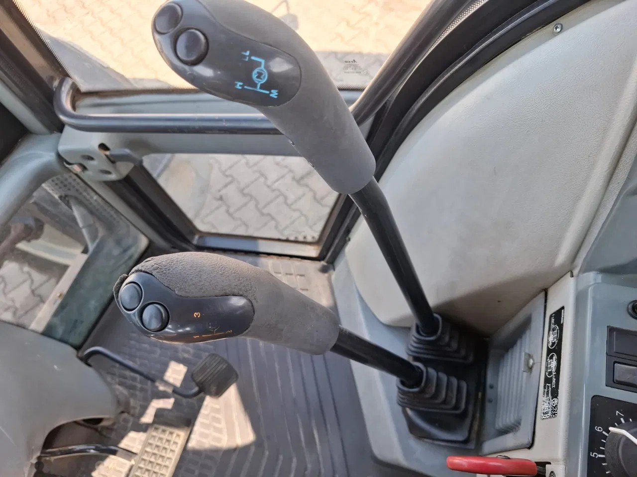 2001 Valtra 8550, 15.202 mth, Import Auf Lager in der EU — Foto 14 z 22