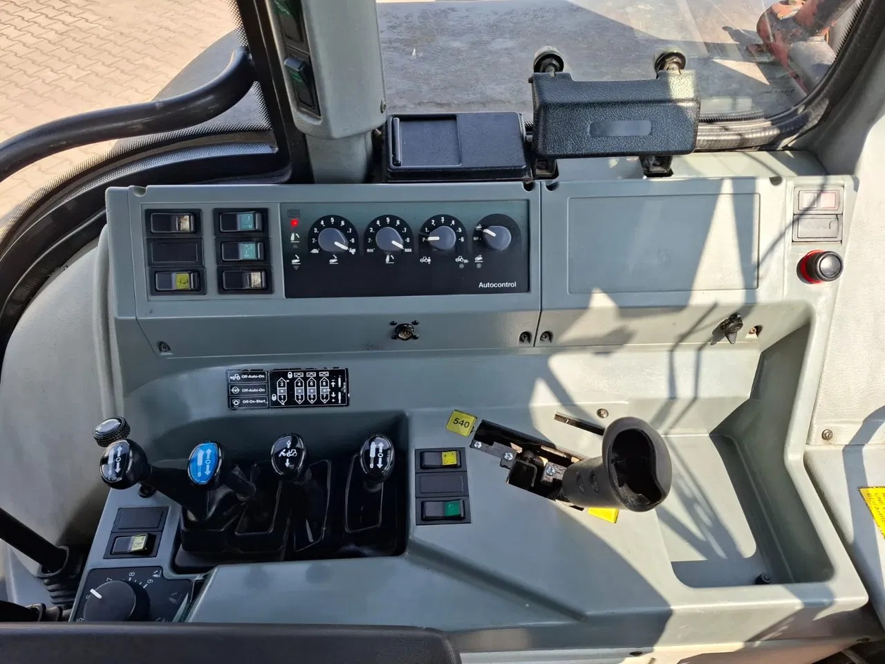 2001 Valtra 8550, 15.202 mth, Import Auf Lager in der EU — Foto 15 z 22