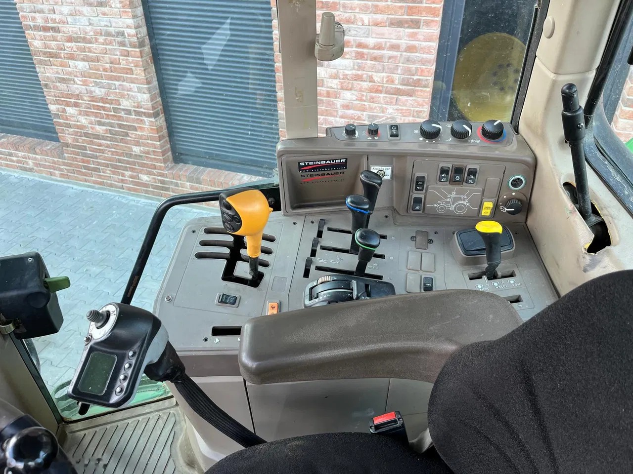 2013 John Deere 6150M, 13.260 mth, Import Auf Lager in der EU — Foto 8 z 11
