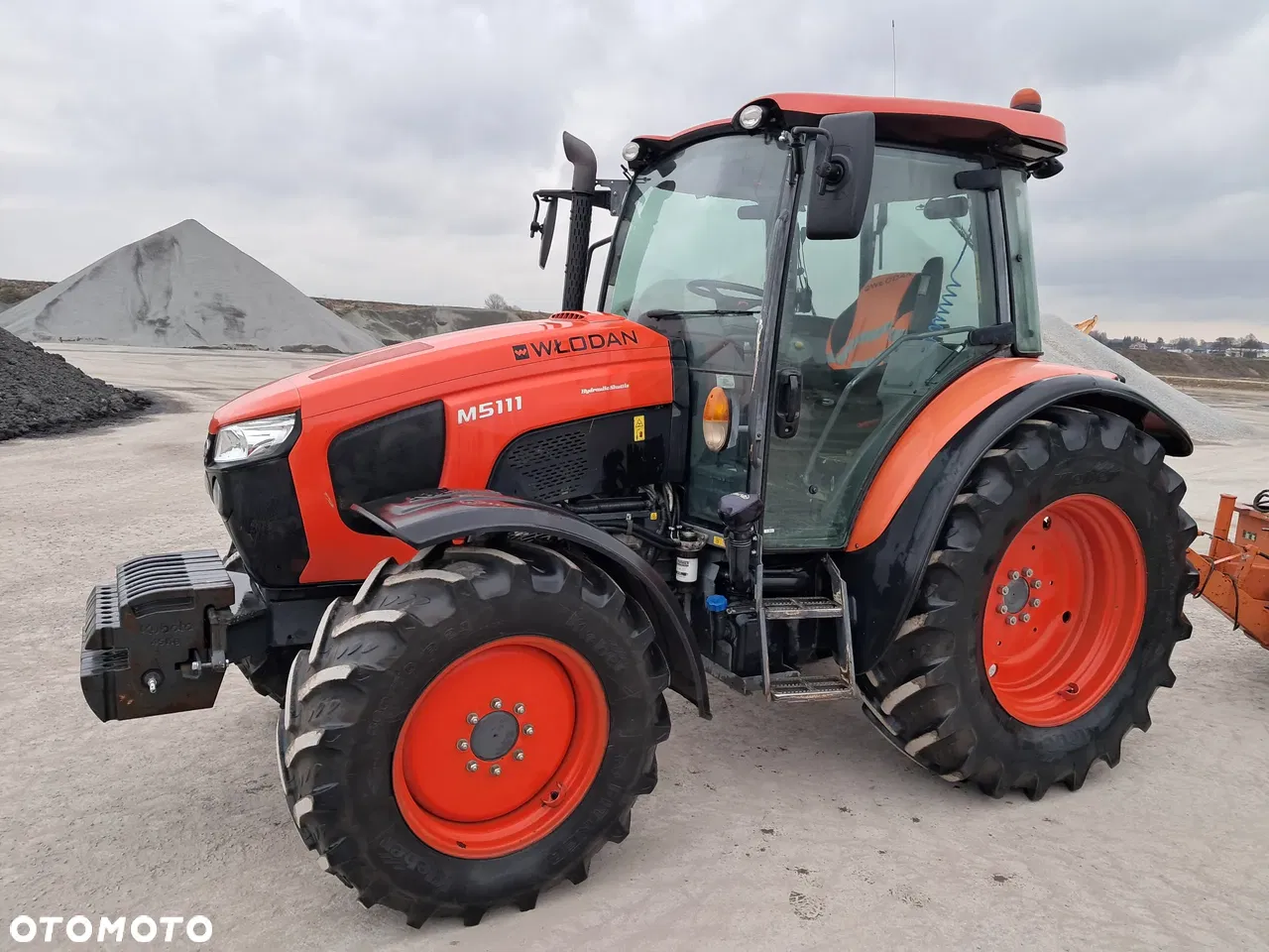2017 Kubota M5111, 4.800 mth, Import Auf Lager in der EU — Foto 1 z 7 2017 Kubota M5111, 4.800 mth, Import Auf Lager in der EU — Foto 1 z 7
