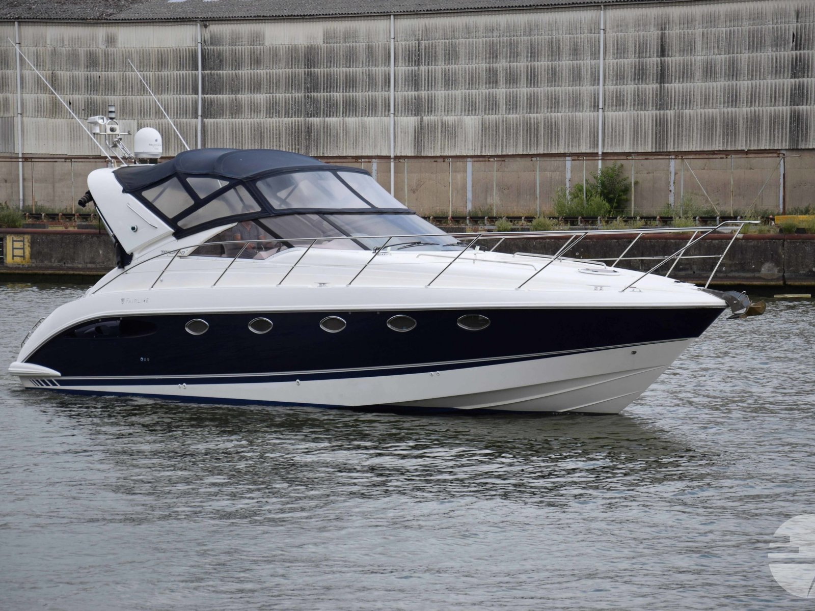 2004 Fairline D6-310 EVC, Import Auf Lager in der EU — Foto 1 | AMECAR 2004 Fairline D6-310 EVC, Import Auf Lager in der EU — Foto 1