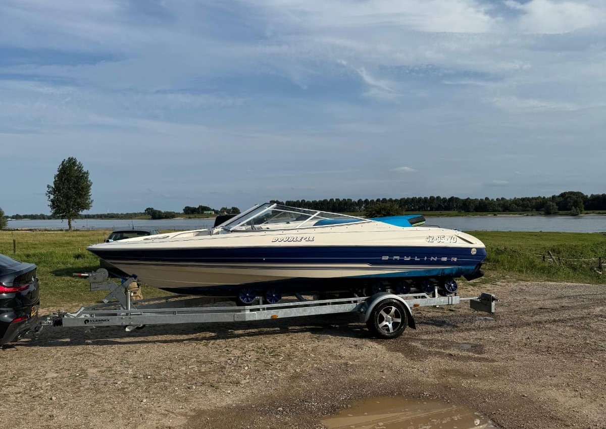 Bayliner, Import Auf Lager in der EU — Foto 1 | AMECAR Bayliner, Import Auf Lager in der EU — Foto 1