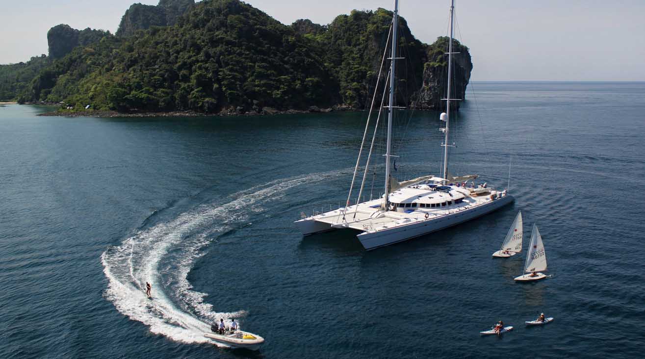 Two Masted Catamaran Schooner, Import Auf Lager in der EU — Foto 1 | AMECAR Two Masted Catamaran Schooner, Import Auf Lager in der EU — Foto 1