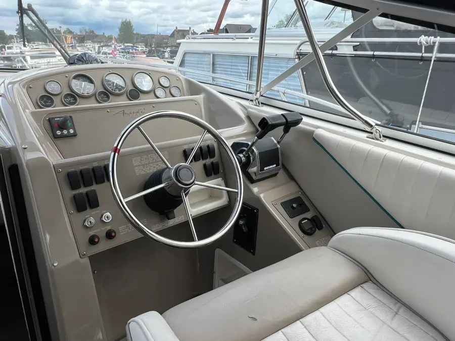 1995 Bayliner, Import Auf Lager in der EU — Foto 5 z 5