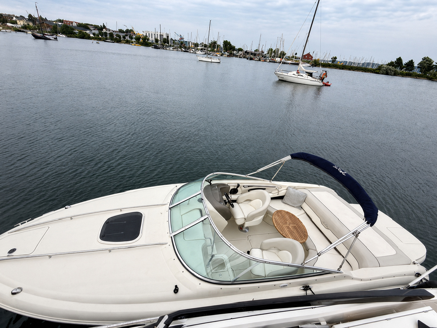 Sea Ray, Import Auf Lager in der EU — Foto 11 z 13