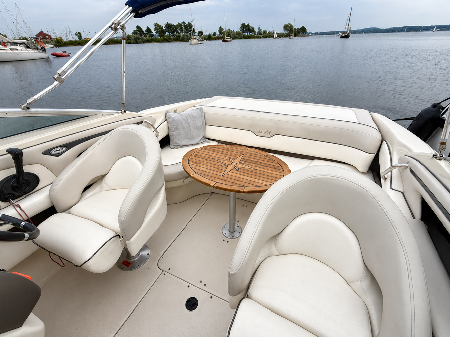 Sea Ray, Import Auf Lager in der EU — Foto 8 z 13