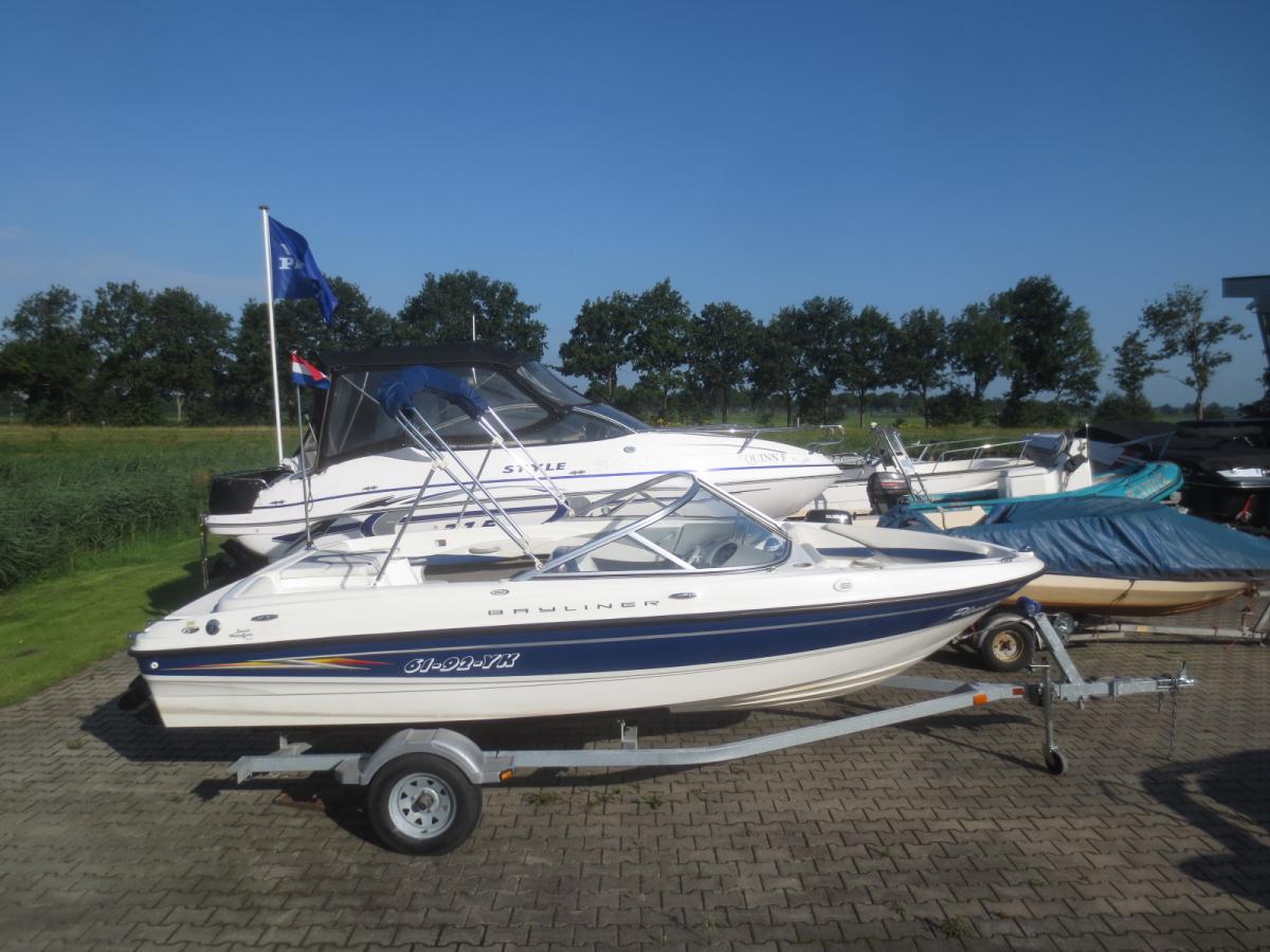 Bayliner, Import Auf Lager in der EU — Foto 1 | AMECAR Bayliner, Import Auf Lager in der EU — Foto 1