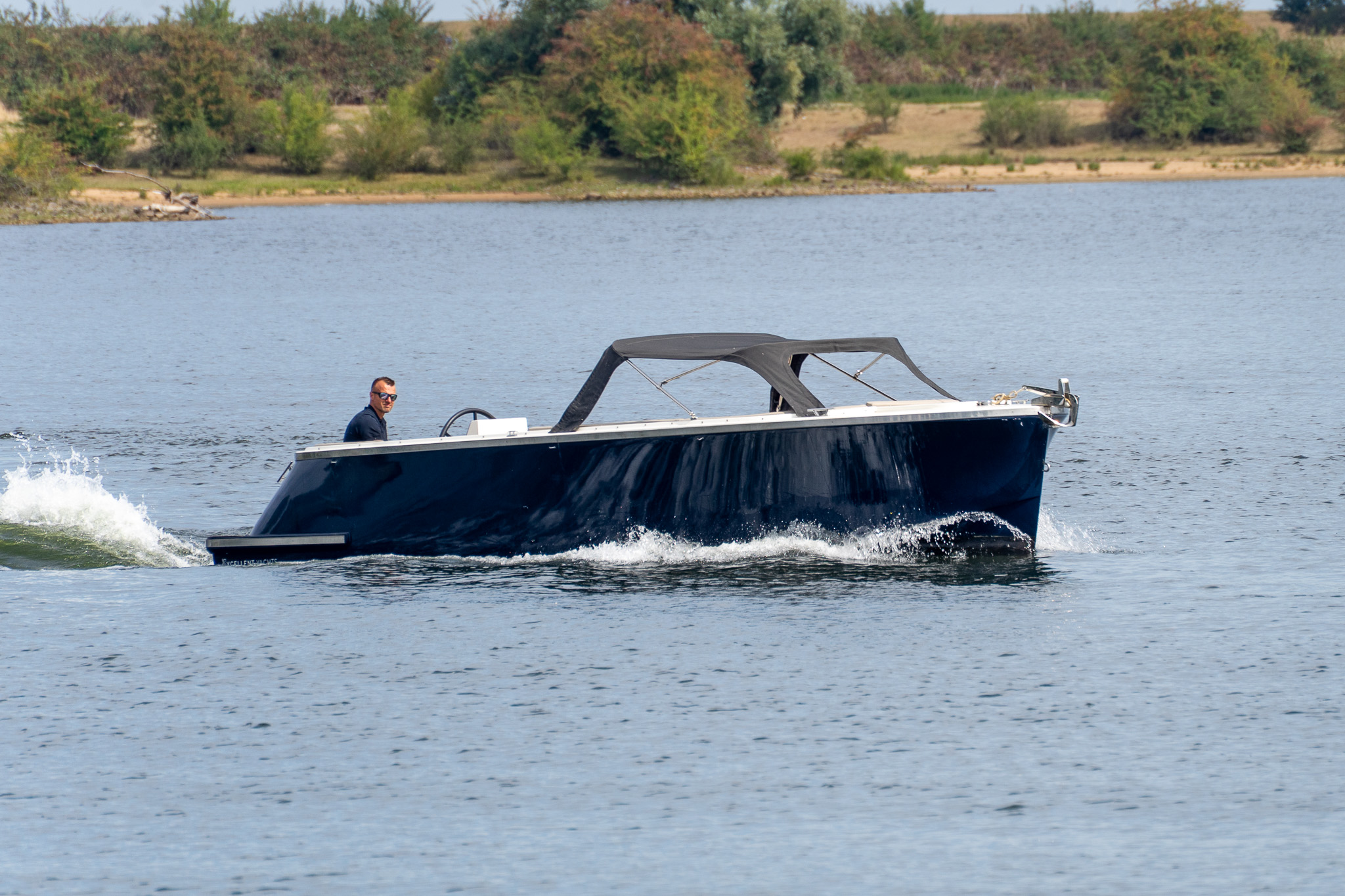 2021 Tender 750, Import Auf Lager in der EU — Foto 2 z 13