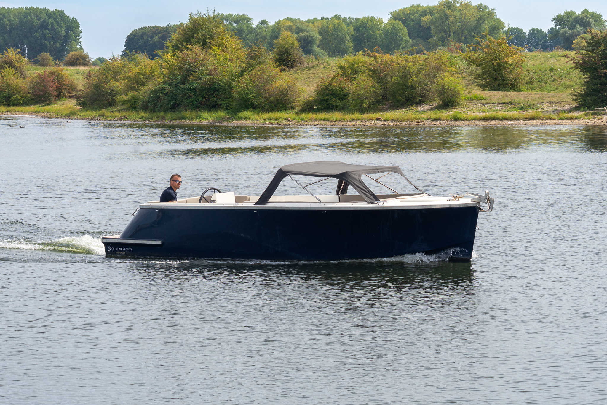 2021 Tender 750, Import Auf Lager in der EU — Foto 4 z 13
