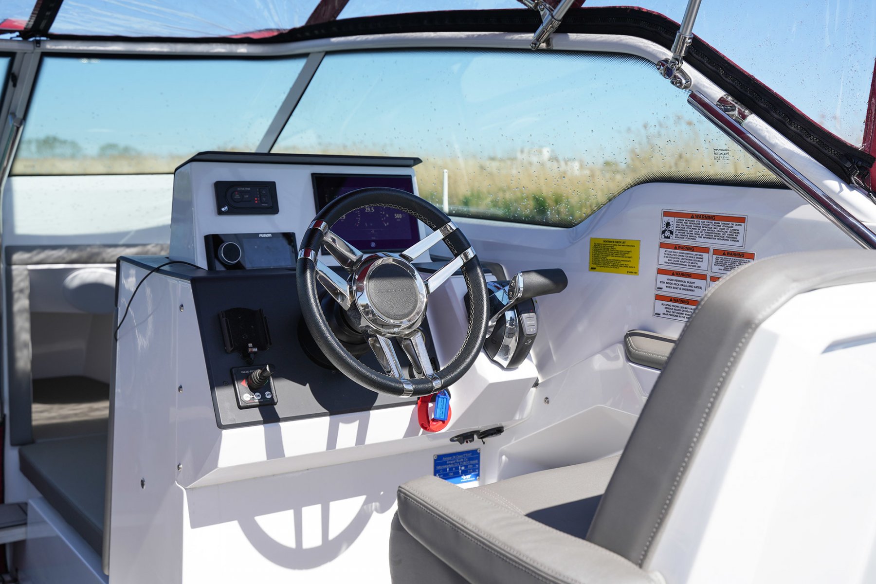 2019 Axopar, Import Auf Lager in der EU — Foto 16 z 20