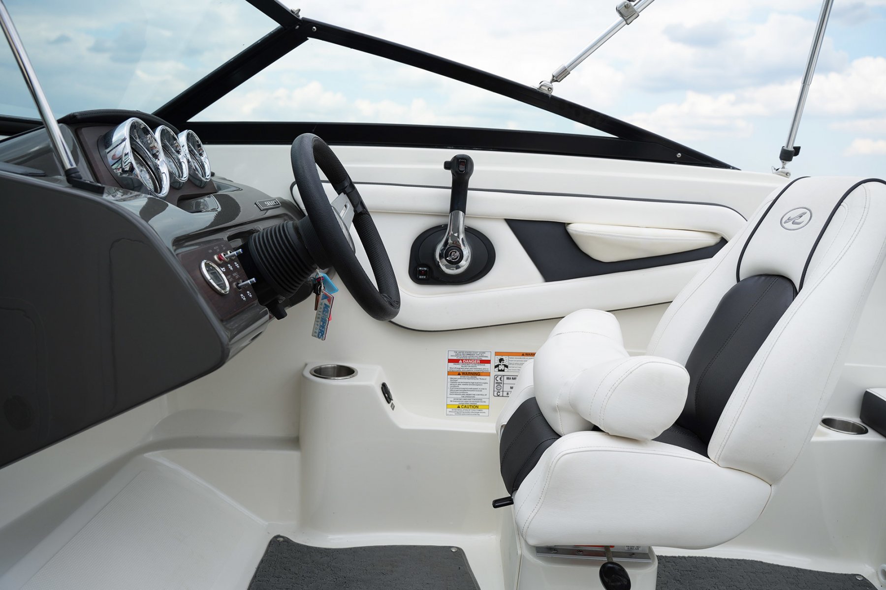 2015 Sea Ray, Import Auf Lager in der EU — Foto 14 z 20