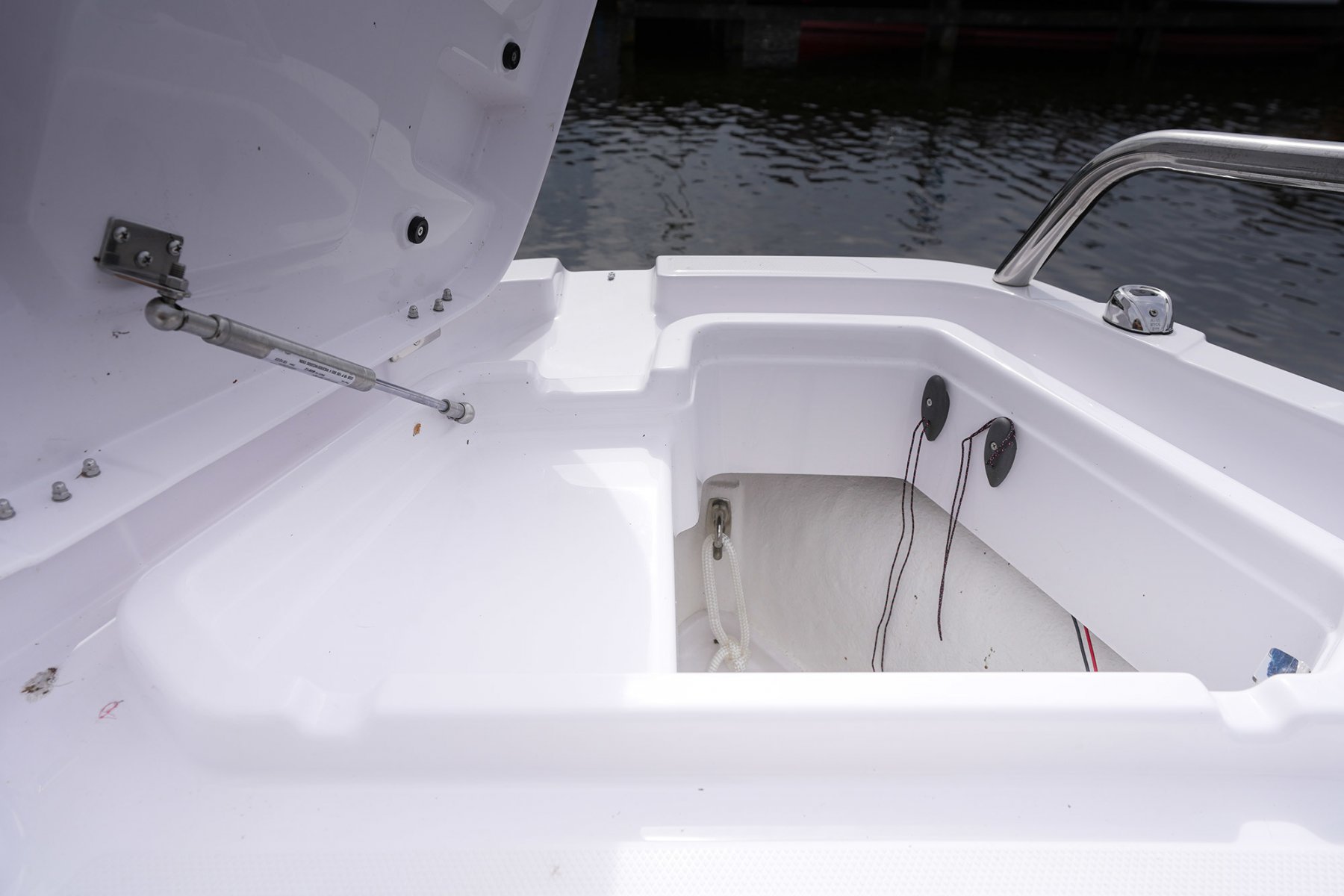 2024 Axopar, Import Auf Lager in der EU — Foto 14 z 20