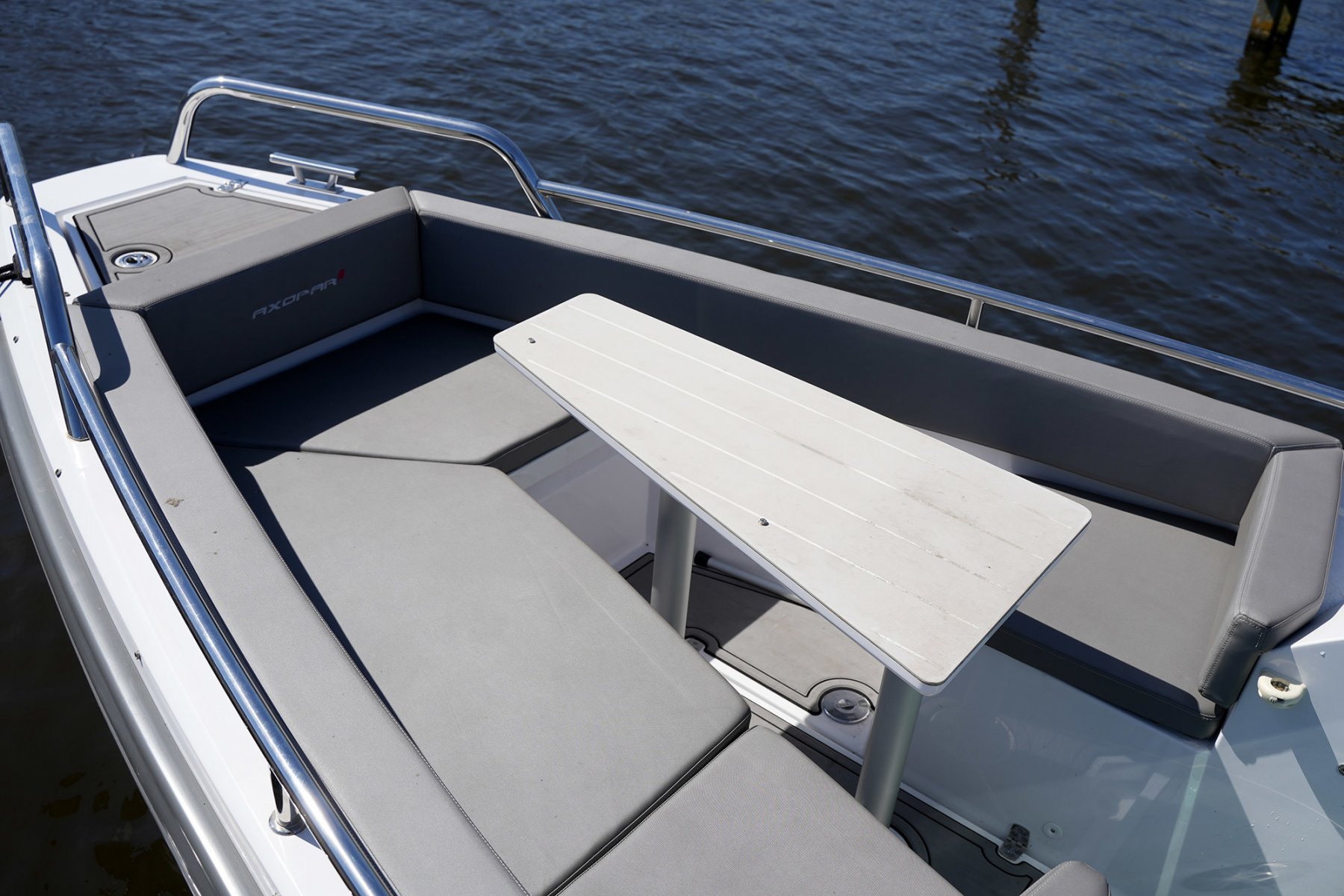 2019 Axopar, Import Auf Lager in der EU — Foto 8 z 20