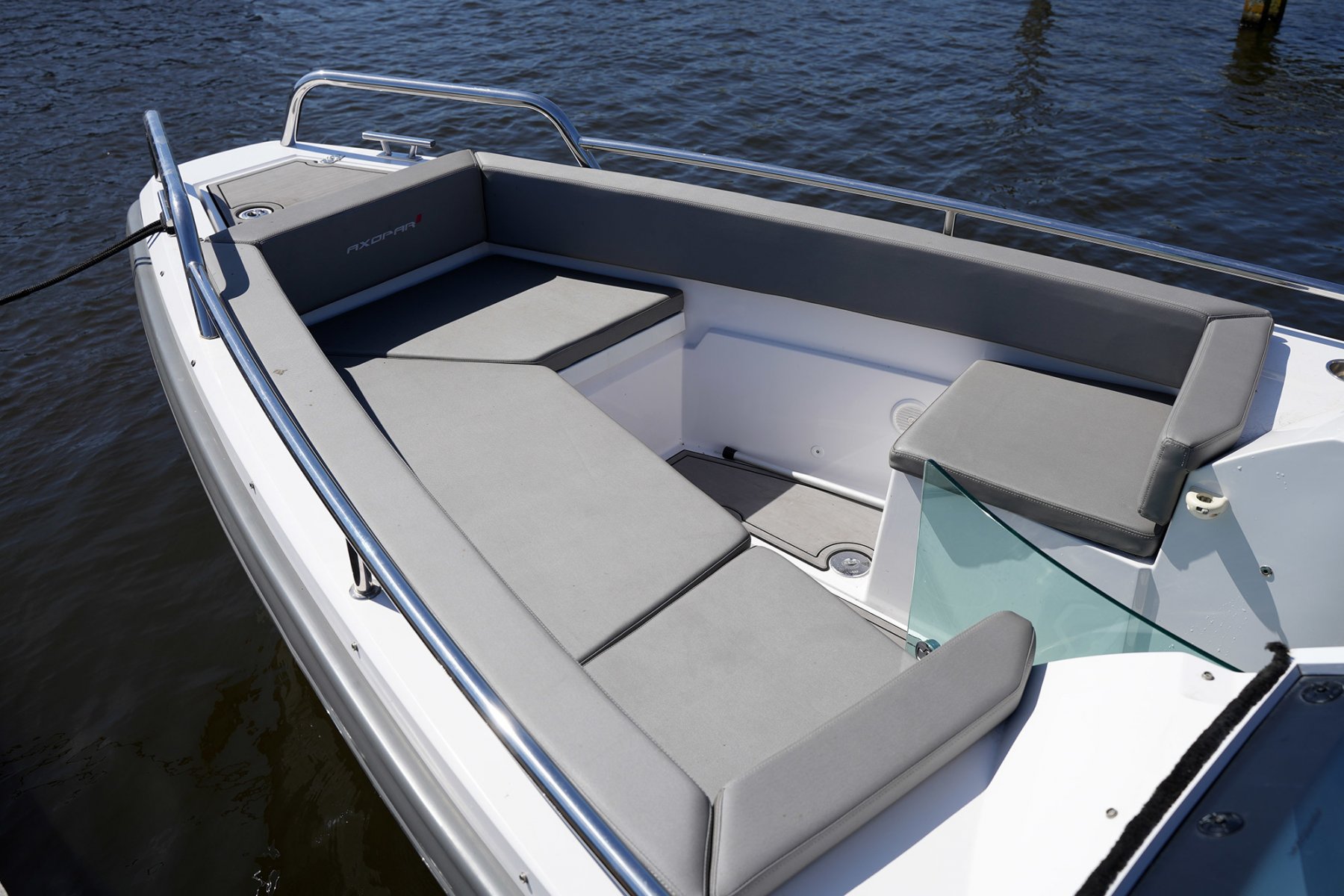 2019 Axopar, Import Auf Lager in der EU — Foto 9 z 20
