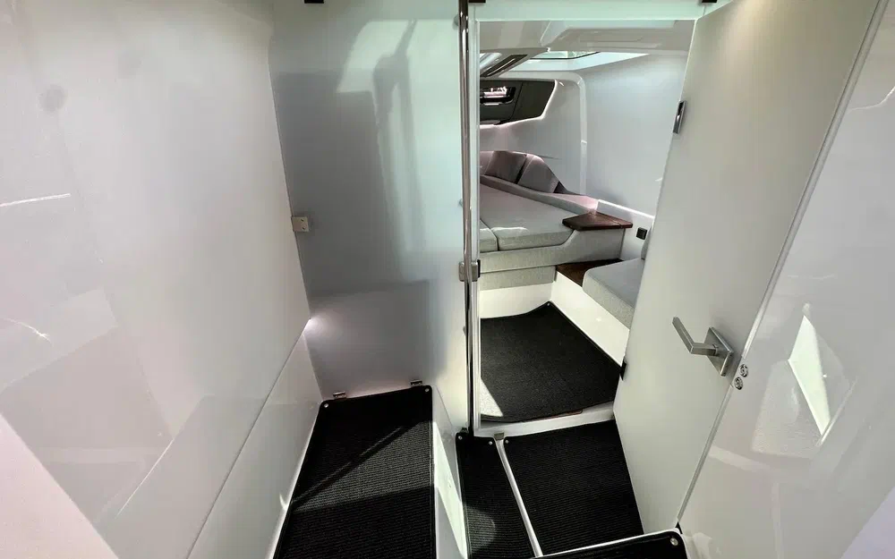 2020 Axopar, Import Auf Lager in der EU — Foto 13 z 20