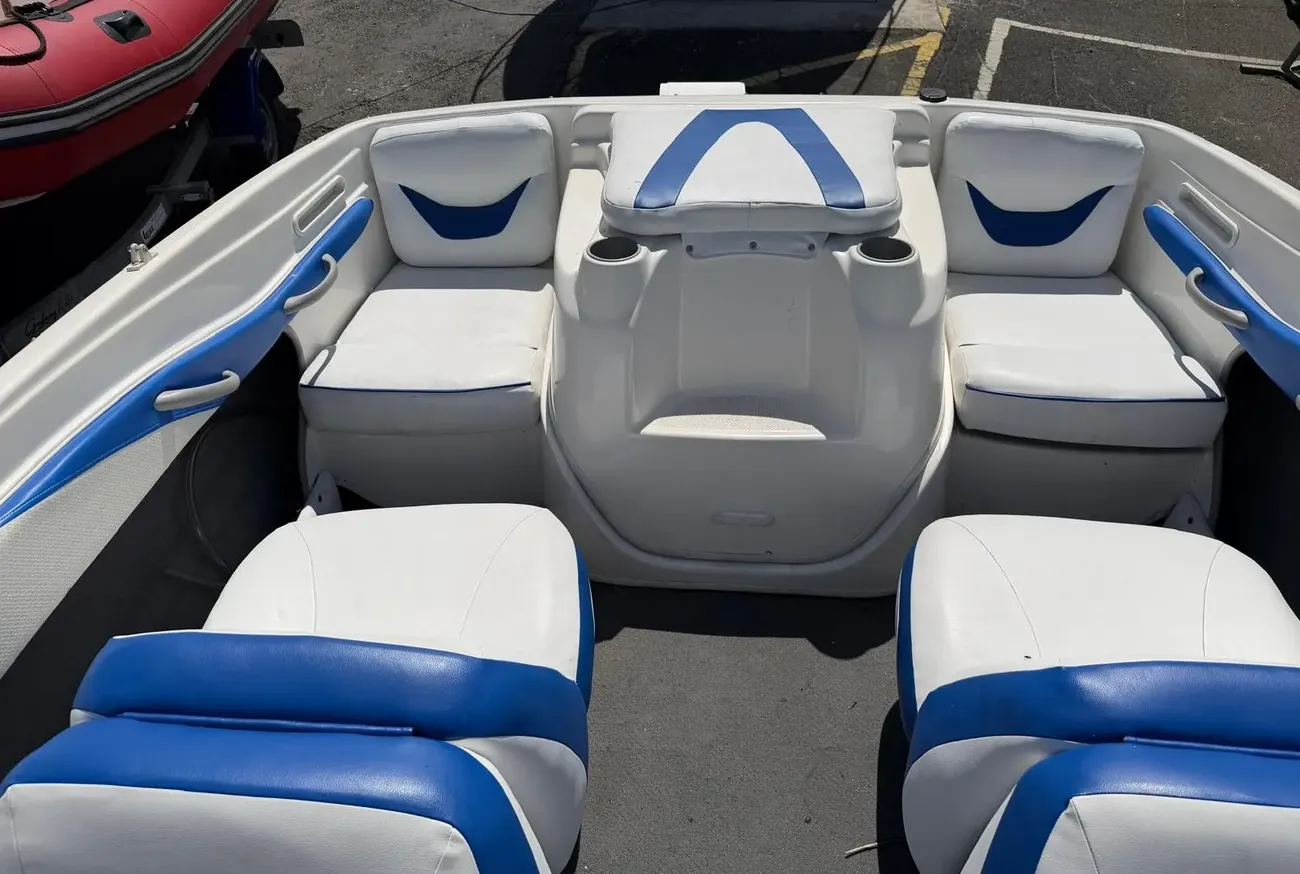 2006 Bayliner, Import Auf Lager in der EU — Foto 4 z 5