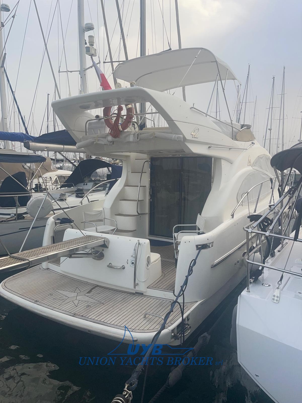 2001 Azimut 42, Import Auf Lager in der EU — Foto 1 | AMECAR 2001 Azimut 42, Import Auf Lager in der EU — Foto 1