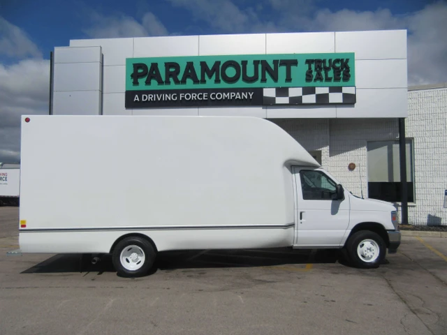 2024 Ford E-450 16FT AEROCELL BOX CUBE, weiß, 55.020 km, Import Kanada — Foto 2 z 5