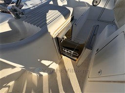 Riviera Marine 40 Fly (2001) In vendita, Import Auf Lager in der EU — Foto 13 z 20
