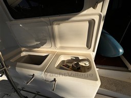 Riviera Marine 40 Fly (2001) In vendita, Import Auf Lager in der EU — Foto 15 z 20