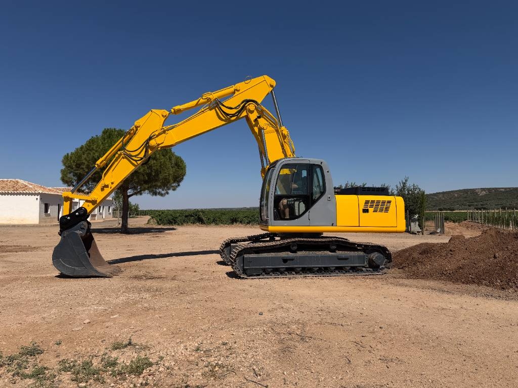 2005 New Holland E 215, 14.900 mth, Import Auf Lager in der EU — Foto 3 z 12