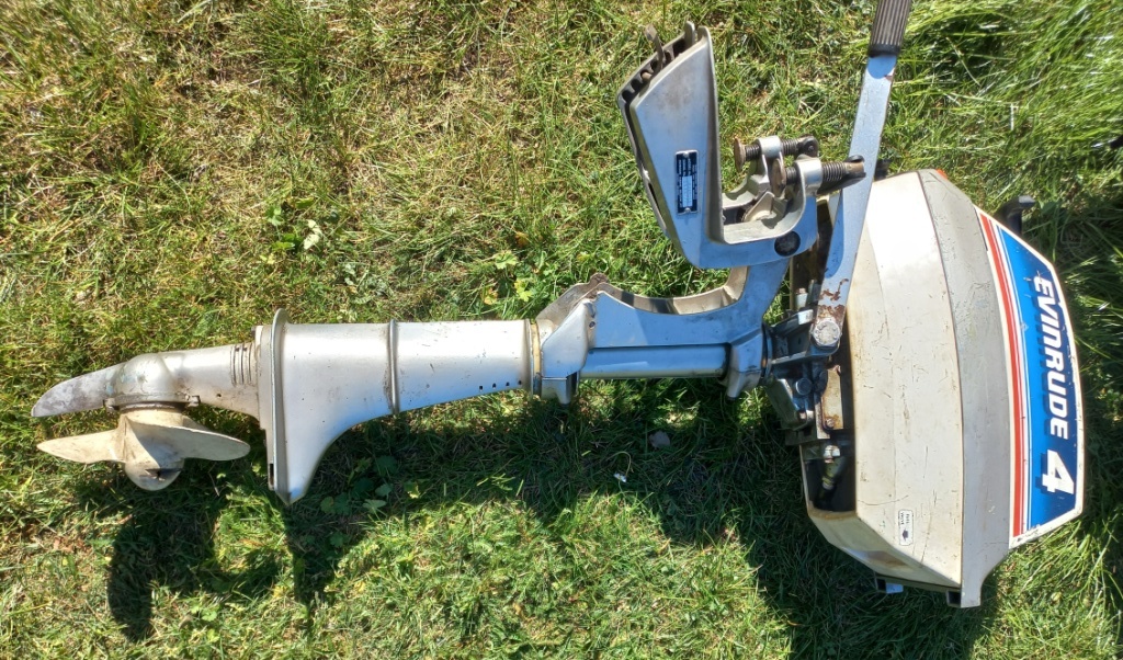 Prodám závěsný motor 4 kM z dlouhá noha, Auf Lager in der EU — Foto 1