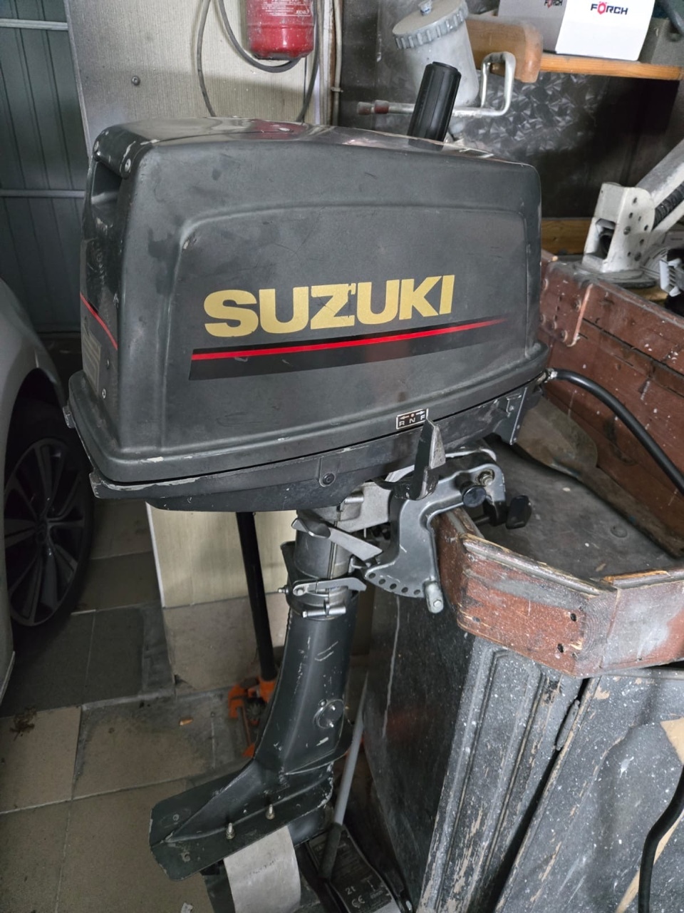 Závěsný motor SUZUKI DT6 6KM dlouhá noha dluga, Auf Lager in der EU — Foto 1