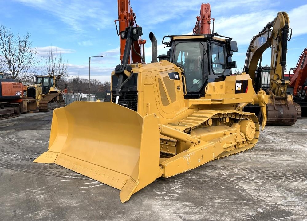 2010 Cat D7E, 8.590 mth, Import Auf Lager in der EU — Foto 1